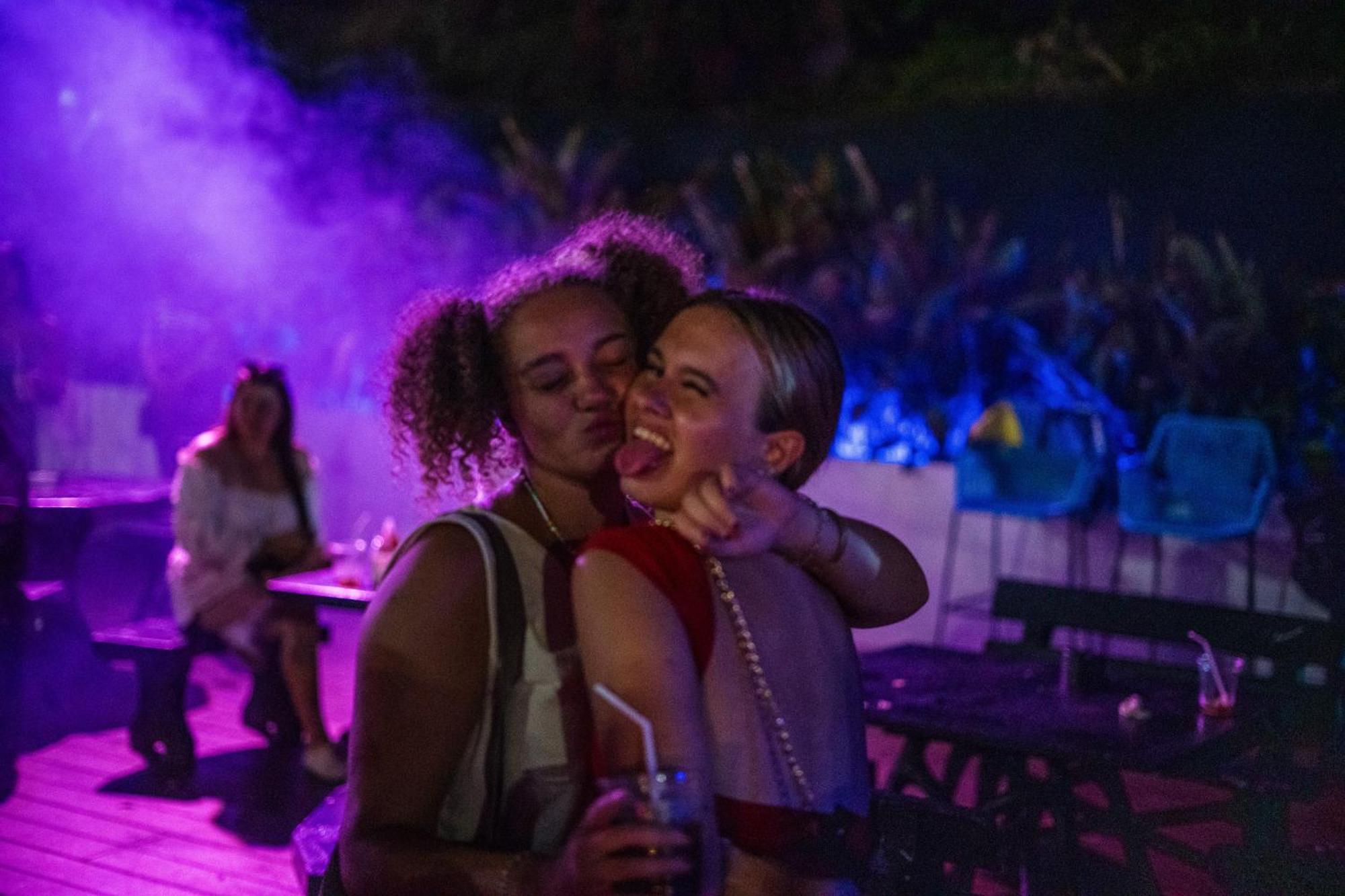 Ao Nang Base Party Hostel מראה חיצוני תמונה