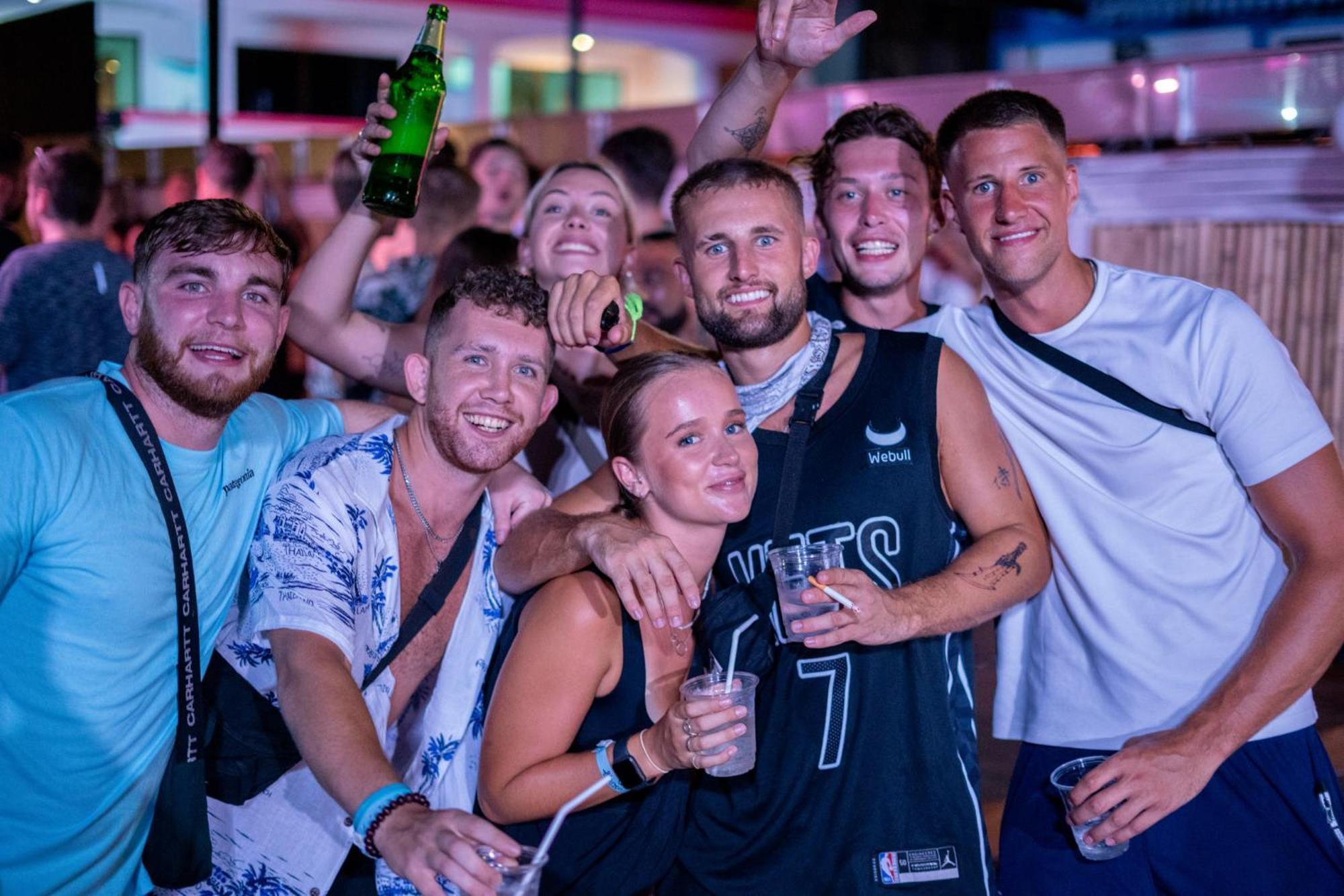 Ao Nang Base Party Hostel מראה חיצוני תמונה