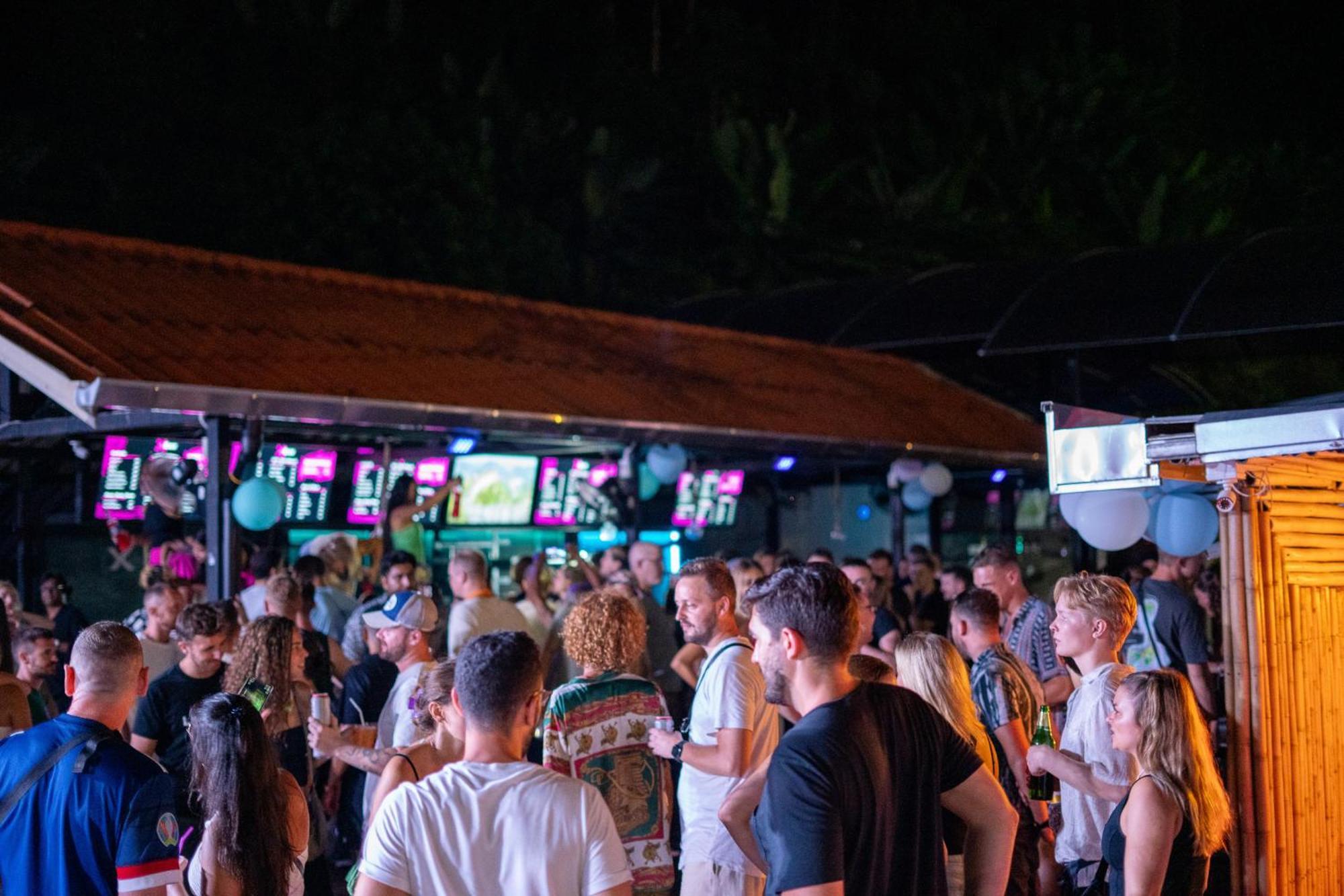 Ao Nang Base Party Hostel מראה חיצוני תמונה