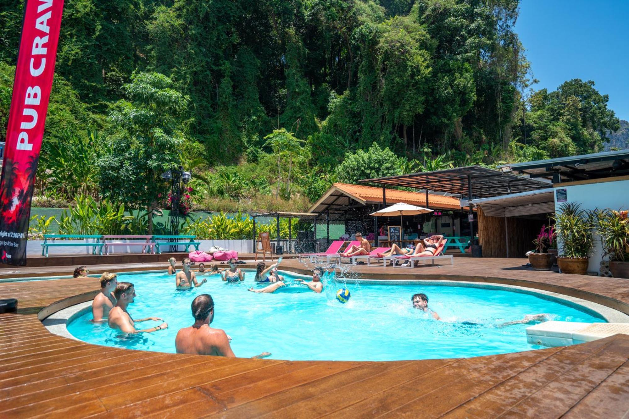 Ao Nang Base Party Hostel מראה חיצוני תמונה
