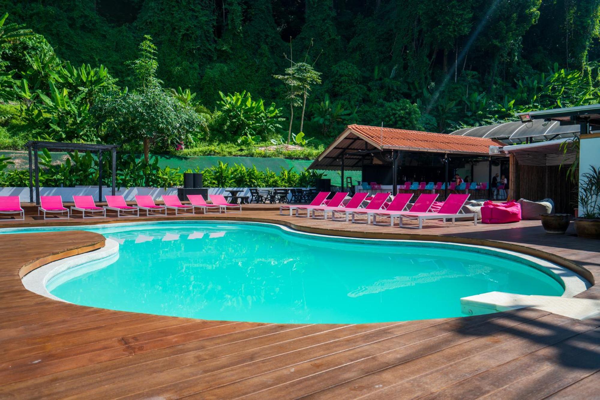 Ao Nang Base Party Hostel מראה חיצוני תמונה